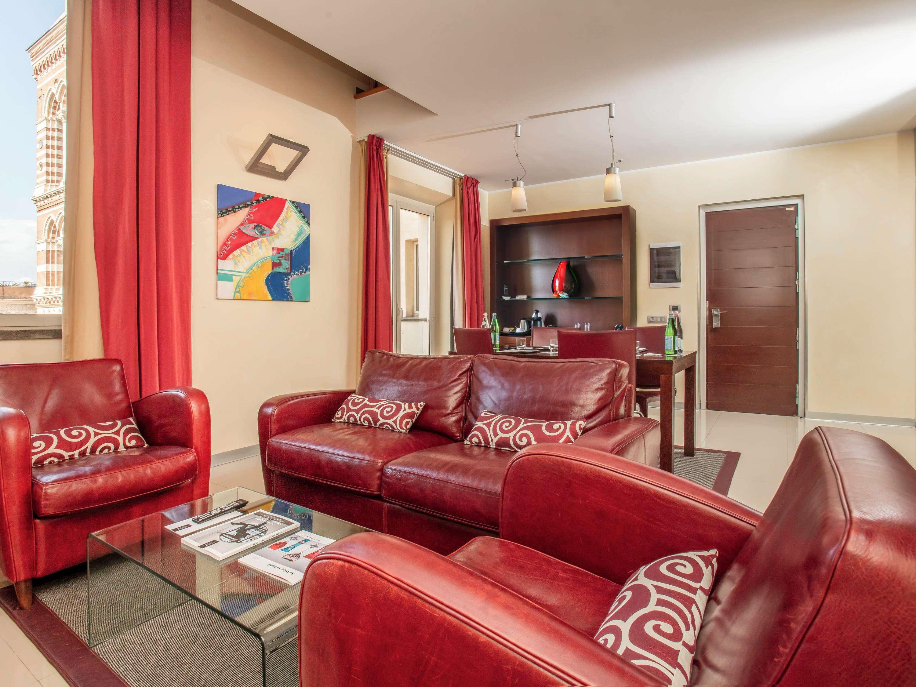 Hotel La Griffe Roma Esterno foto A living room in a typical apartment